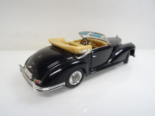 Maisto 1:18 Mercedes-Benz 300S Cabriolet 1955 o. QR3291 – Bild 4