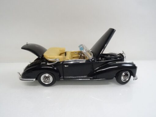 Maisto 1:18 Mercedes-Benz 300S Cabriolet 1955 o. QR3291 – Bild 5