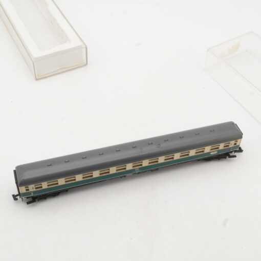 Minitrix N Personenwagen 2. Klasse 51 80 50-80173-8 der DB in EVP QR7957 – Bild 4