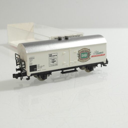 Minitrix N gedeckter Güterwagen DAB Pilsener in EVP RG7613