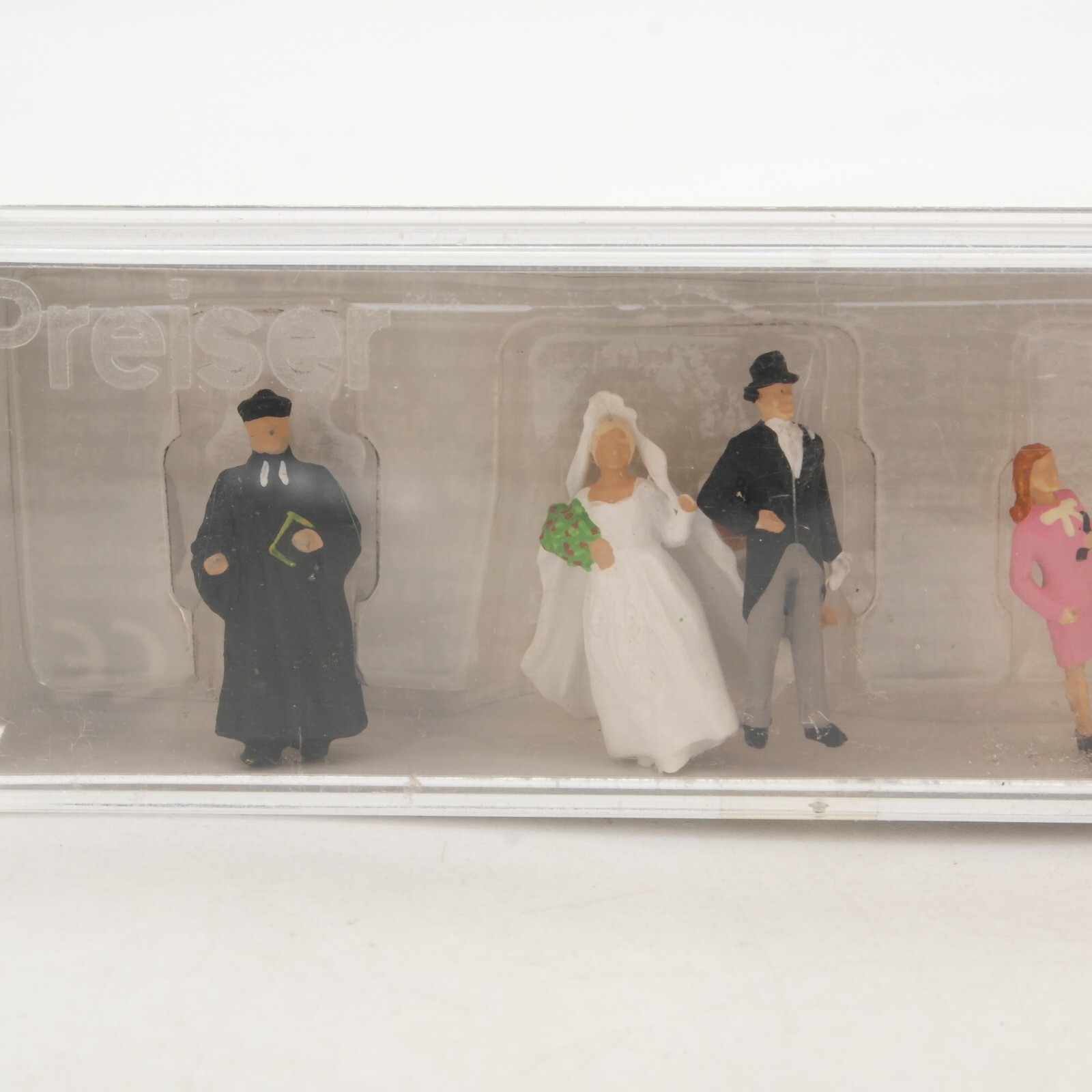 Preiser H0 10057 Brautpaar Trauzeugen evangelischer Geistlicher in OVP RG7489 – Bild 3