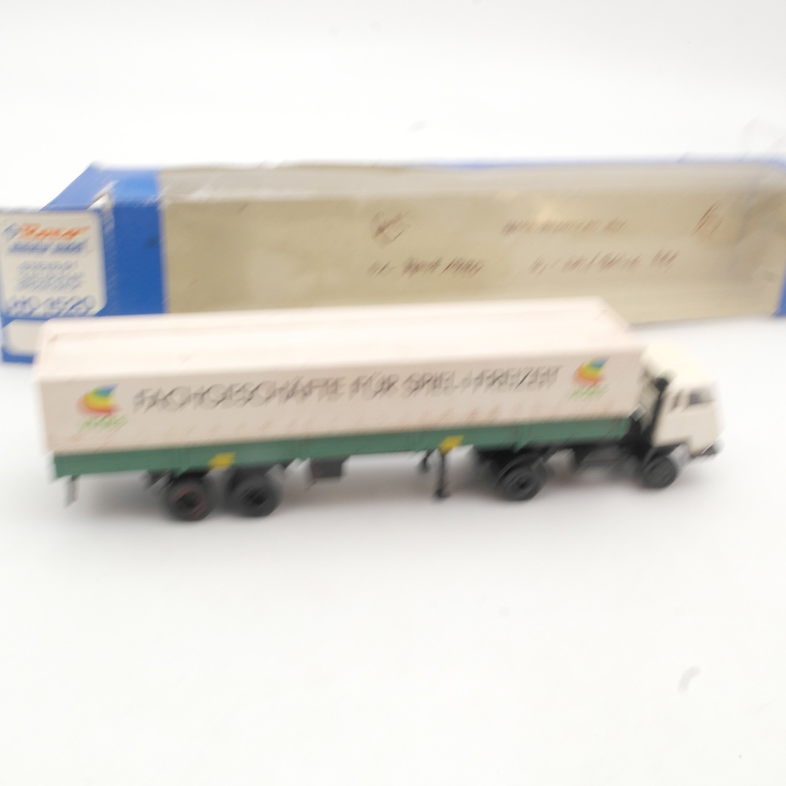 Roco 1:87 Steyr 91 LKW Vedes Fachgeschäft für Spiel + Freizeit in EVP RR5408 – Bild 3