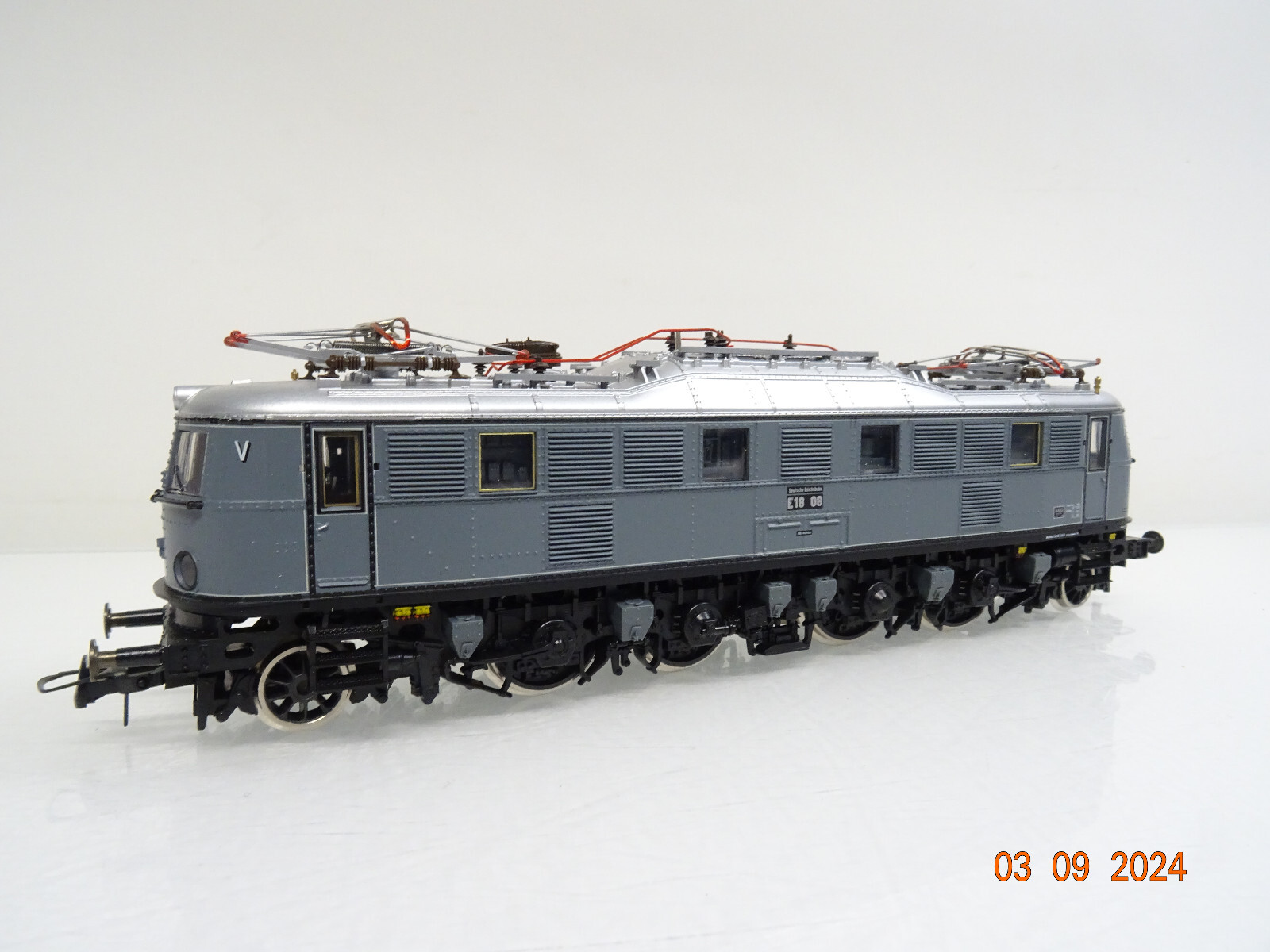 Roco H0 43660 E-Lok E18 08 der DR Museums Edition in EVP LE5518 – Bild 3