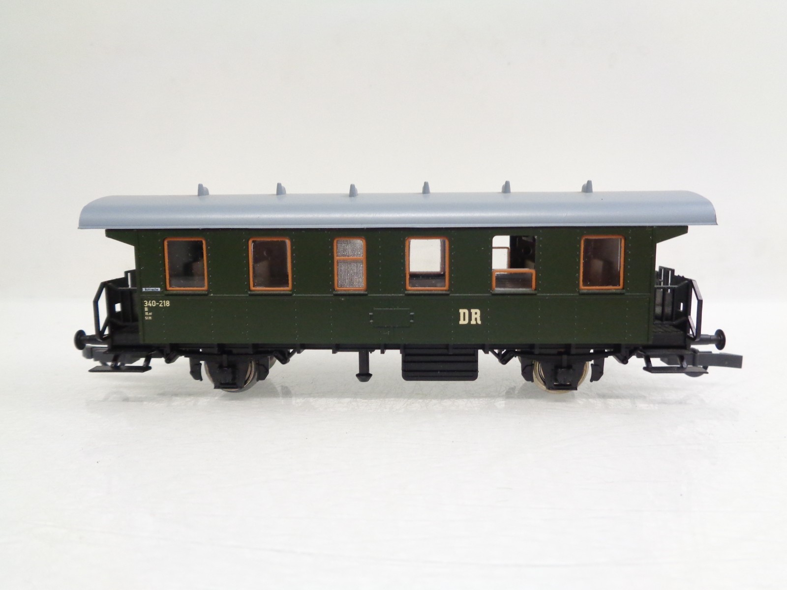 Roco H0 Personenwagen 340-218 der DR BH945 o. – Bild 3