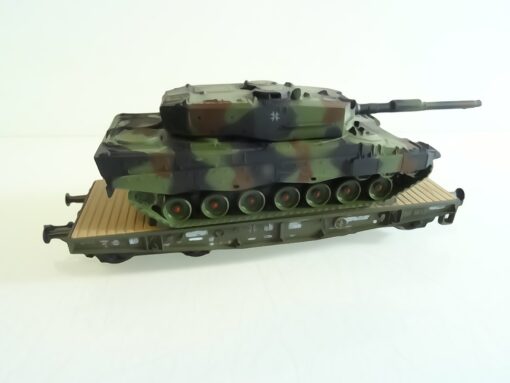 Roco H0 Schwerlastwagen 399 4 121-0 mit Panzer RR2349 o. – Bild 3