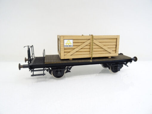 Spur 0 Flachwagen mit Kiste Hanomag Metall etc. LE258 o.