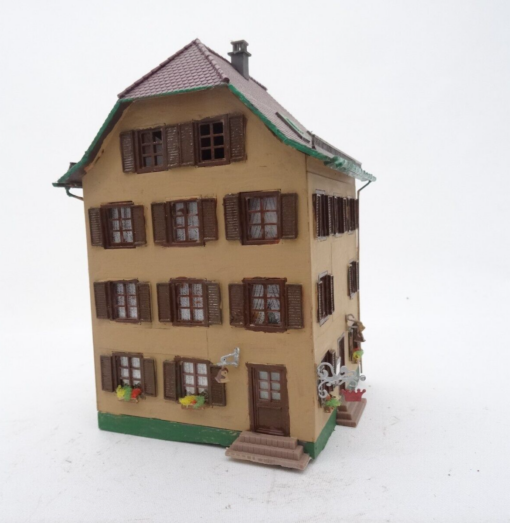 Spur H0 Wohnhaus/Gebäude ca 11 x 10 cm aus Anlagerückbau, siehe Bilder QR9890 o.