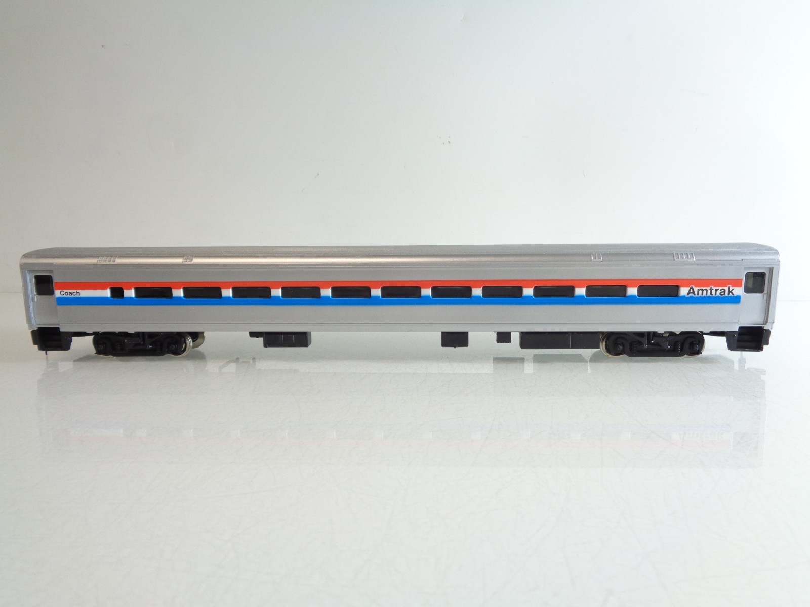 Walthers H0 932-6051 Personenwagen der Amtrak nur für großen Radius in OVP BH927 – Bild 3