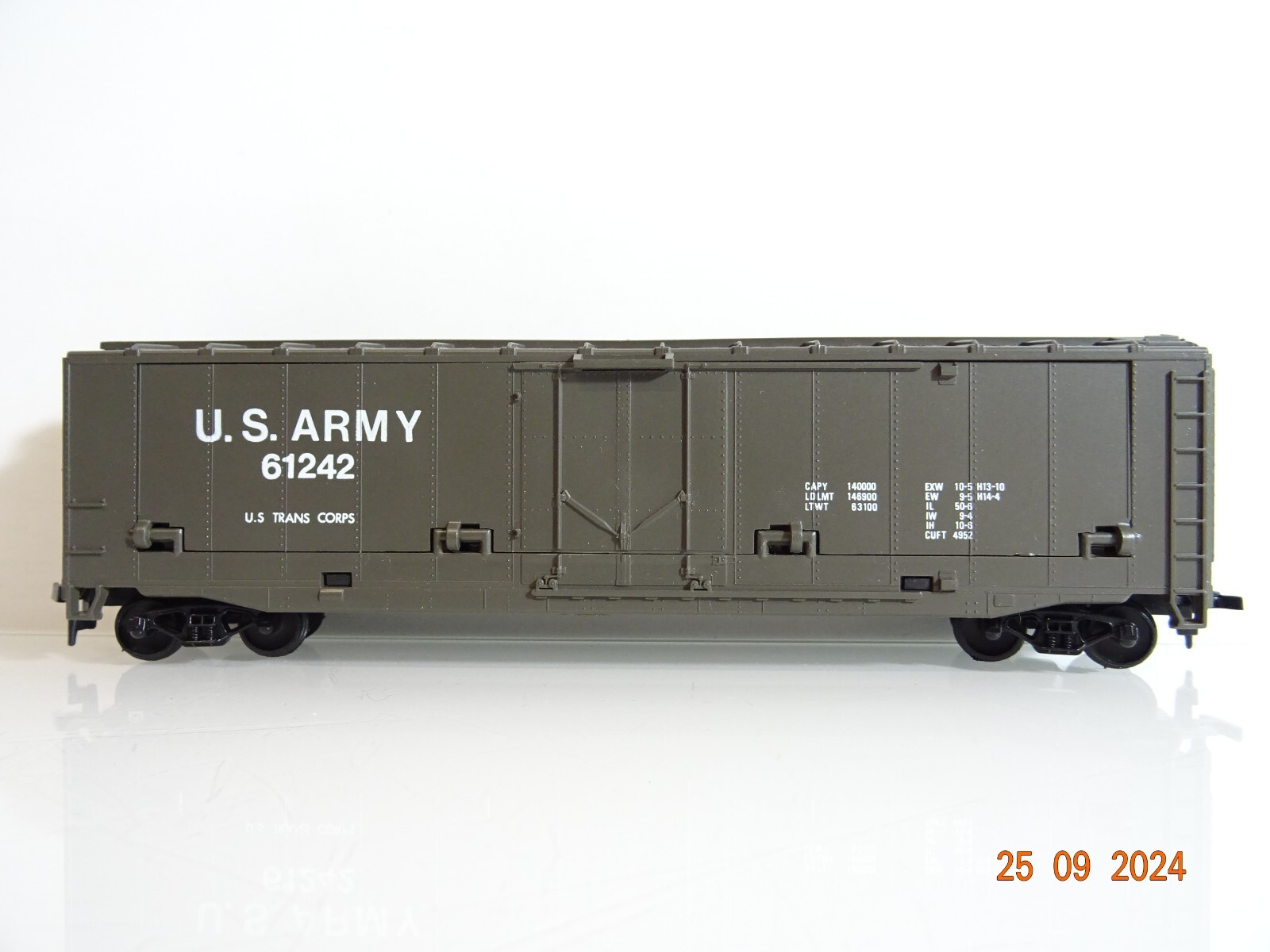 AHM H0 gedeckter Güterwagen mit Panzer der US Army in OVP PR2879 – Bild 4