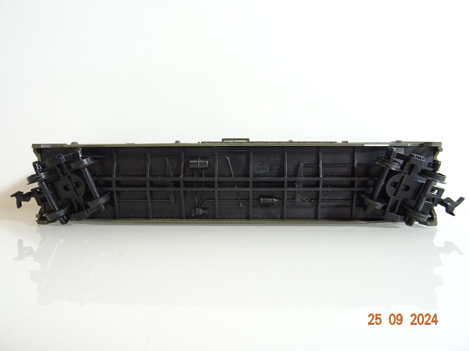 AHM H0 gedeckter Güterwagen mit Panzer der US Army in OVP PR2879 – Bild 5