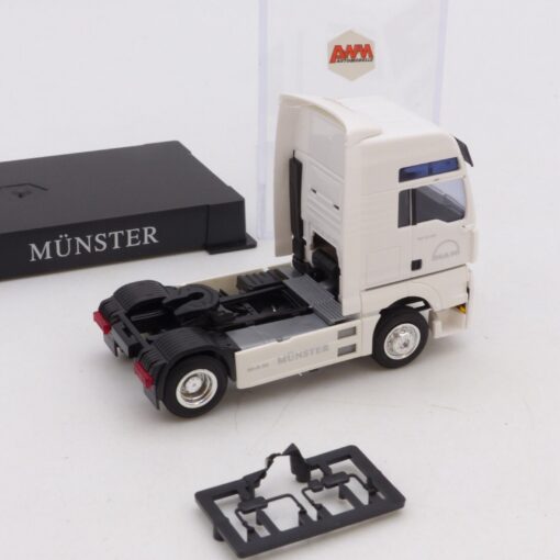 AMW / AWM 1:87 MAN TGA Zugmaschine weiß MÜNSTER, in PC Box EX1764 – Bild 3