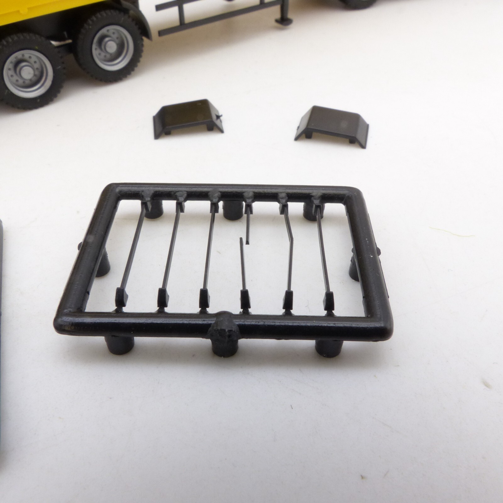 AWM / AMW 1:87 Nr.: 70404 Renault AE Sattelzug Renault in aller Welt, OVP EX805 – Bild 4