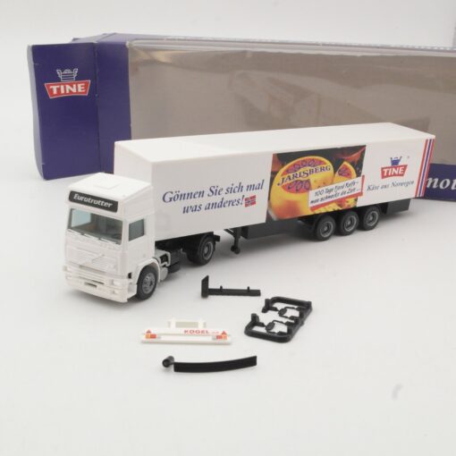 Albedo 1:87 Volvo Globetrotter Sattelzug Tine Käse aus Norwegen in OVP QR6363