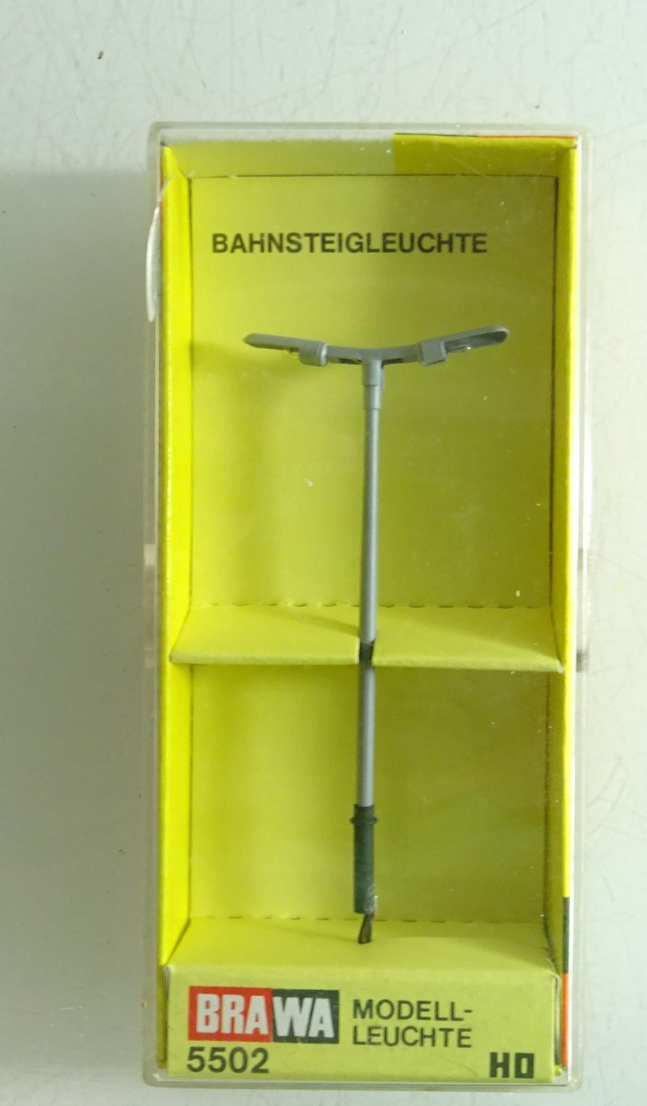 Brawa H0 5502 Bahnsteigleuchte steckbar siehe Foto in OVP PK2574