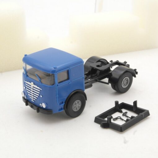 Brekina 1:87 Büssing LS Zugmaschine in EVP QR3076