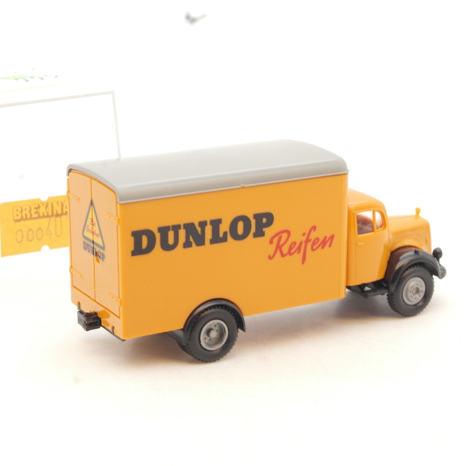 Brekina 1:87 MB Mercedes 311 LKW Dunlop Reifen in EVP RF9816 – Bild 3