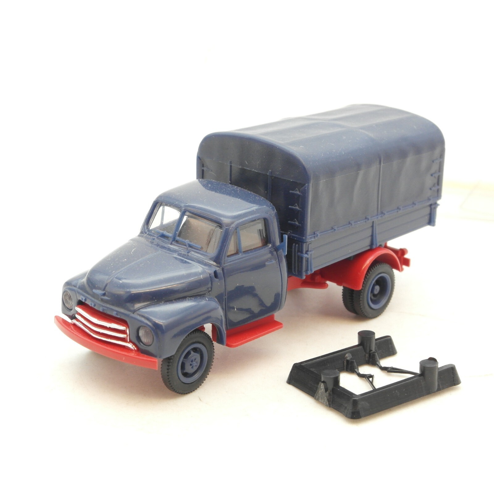 Brekina 1:87 Opel Blitz Koffer LKW Berko in OVP RG184