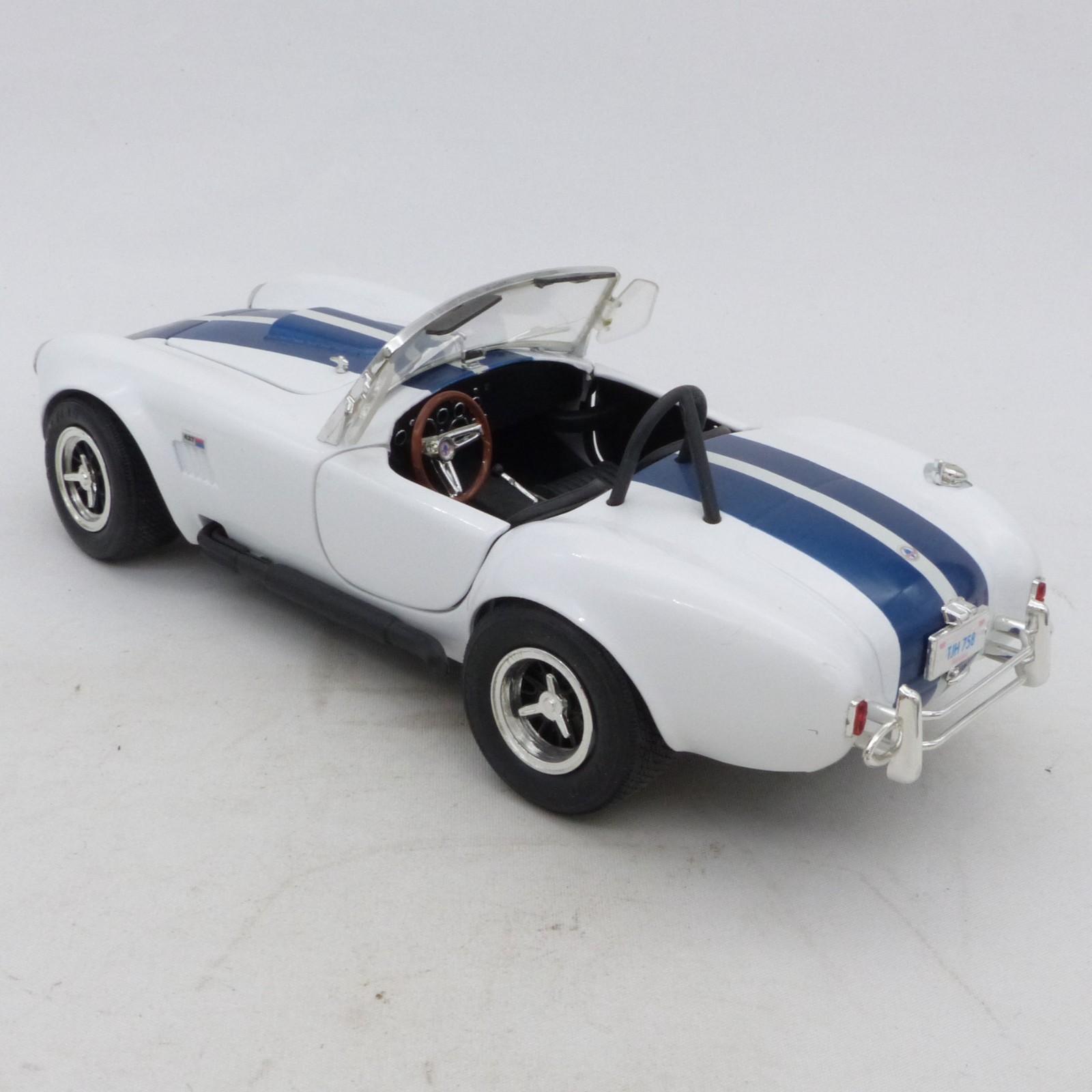 ERTL 1:18 Shelby Cobra 427 S/C weiß/blau in Tüte siehe Bilder o. EX8384 – Bild 4