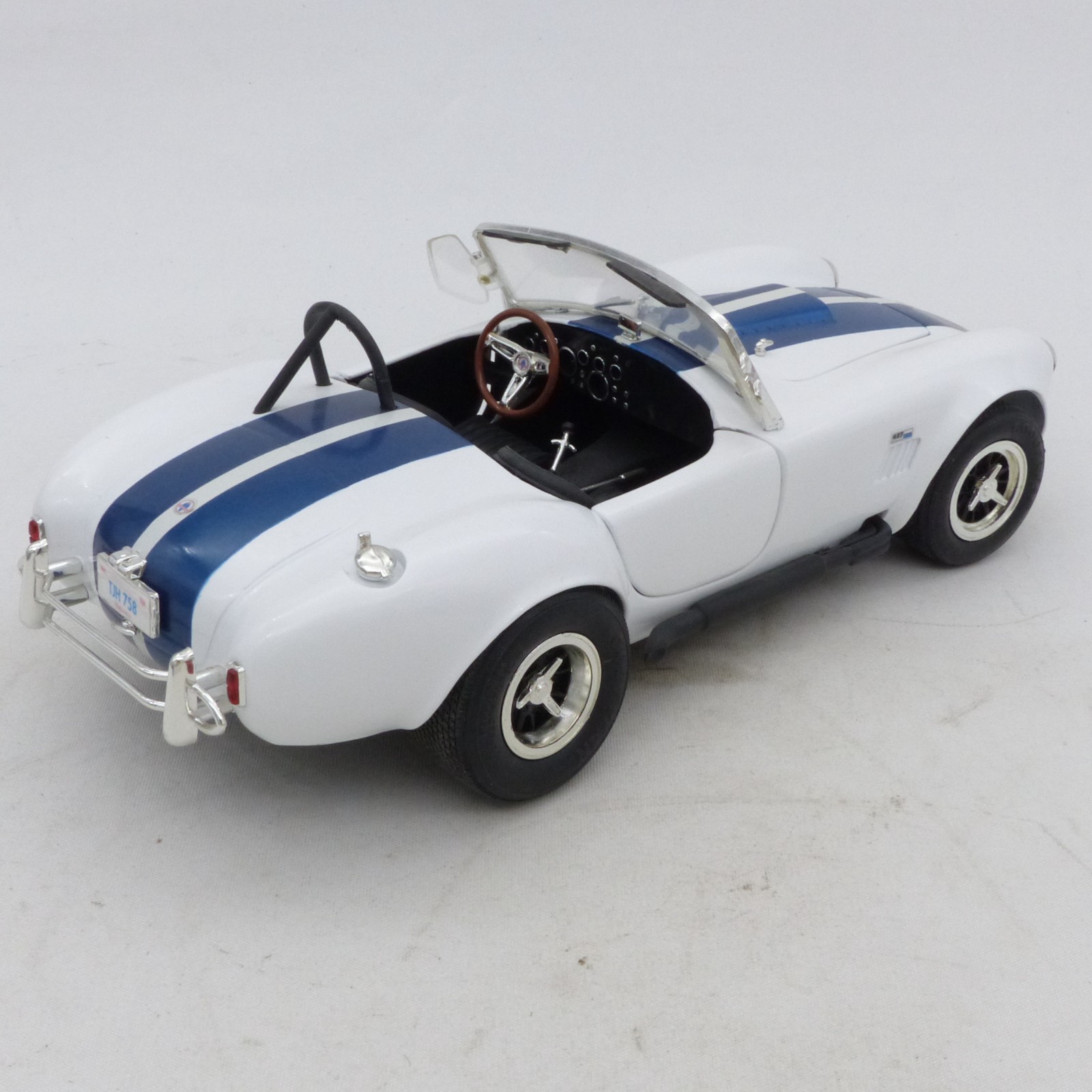 ERTL 1:18 Shelby Cobra 427 S/C weiß/blau in Tüte siehe Bilder o. EX8384 – Bild 6