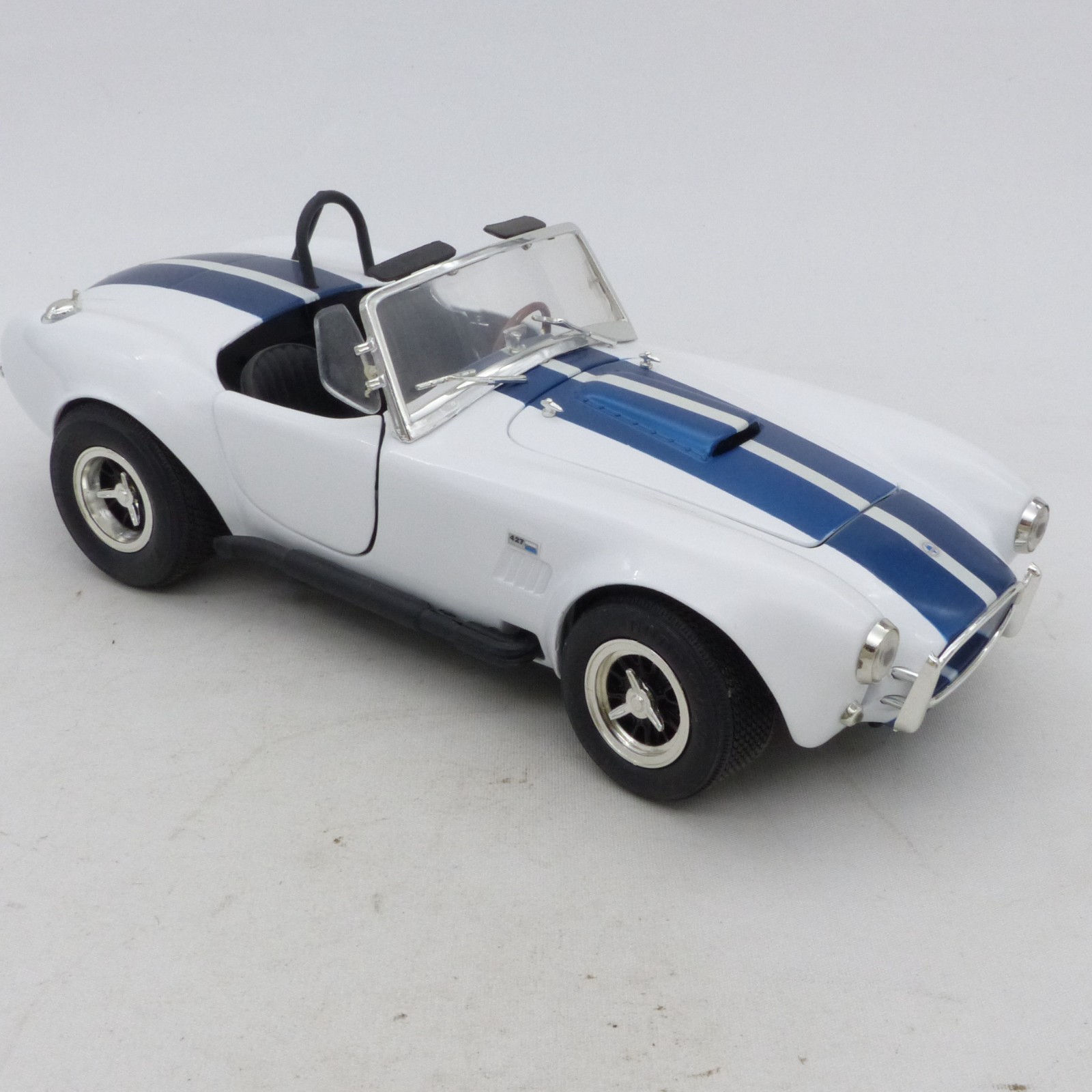 ERTL 1:18 Shelby Cobra 427 S/C weiß/blau in Tüte siehe Bilder o. EX8384 – Bild 7