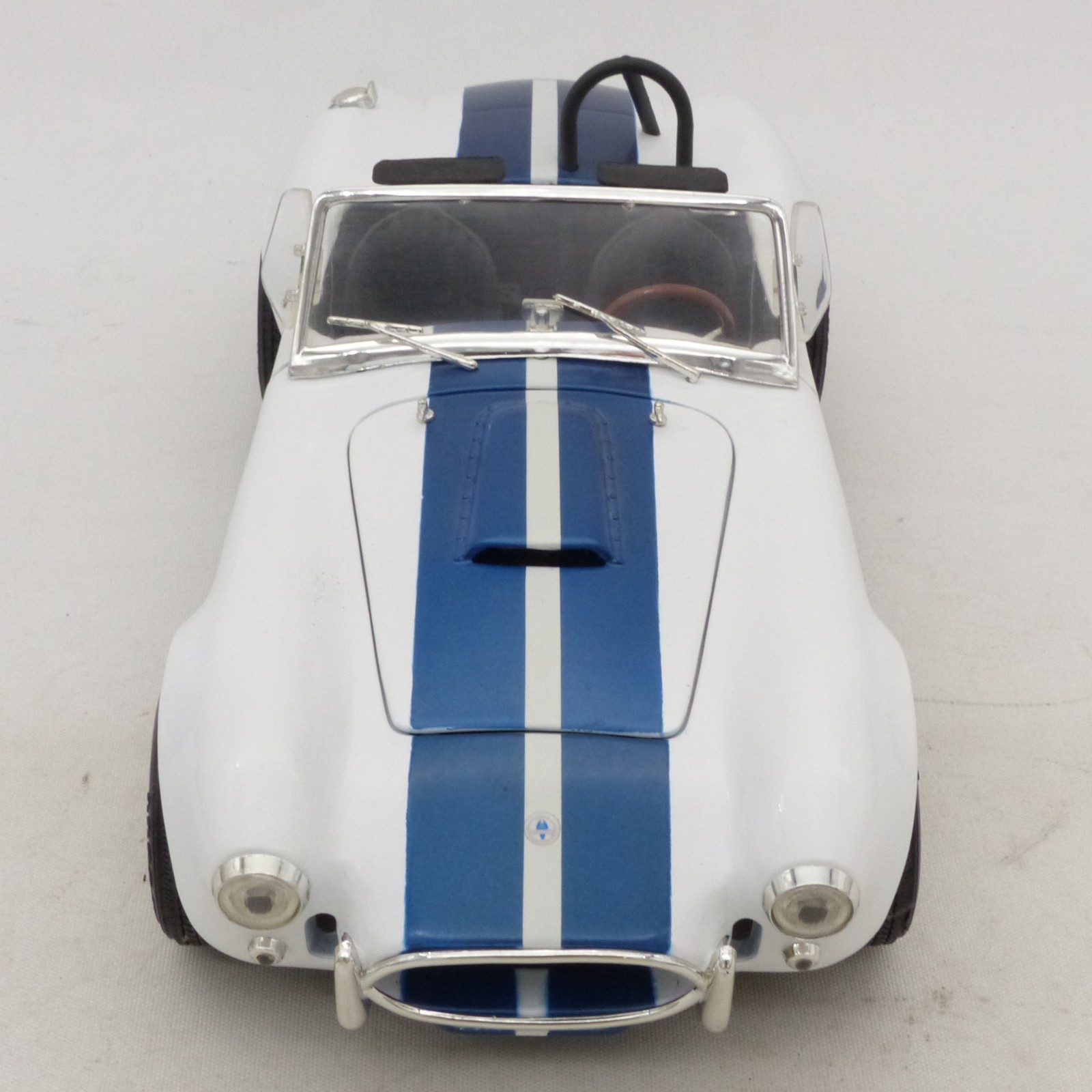 ERTL 1:18 Shelby Cobra 427 S/C weiß/blau in Tüte siehe Bilder o. EX8384