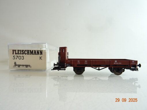Fleischmann H0 5703 K  Niederbordwagen mit Bremserhaus der DR in OVP BH210