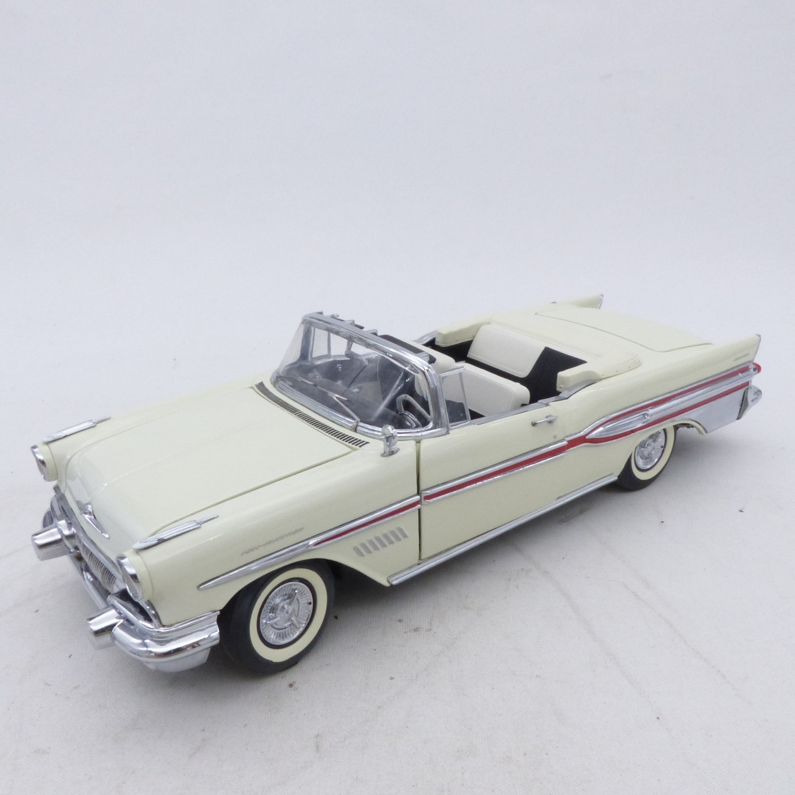 Franklin Mint 1:24 B11VB59 Pontiac Bonneville 1957 in Tüte o. EX8090