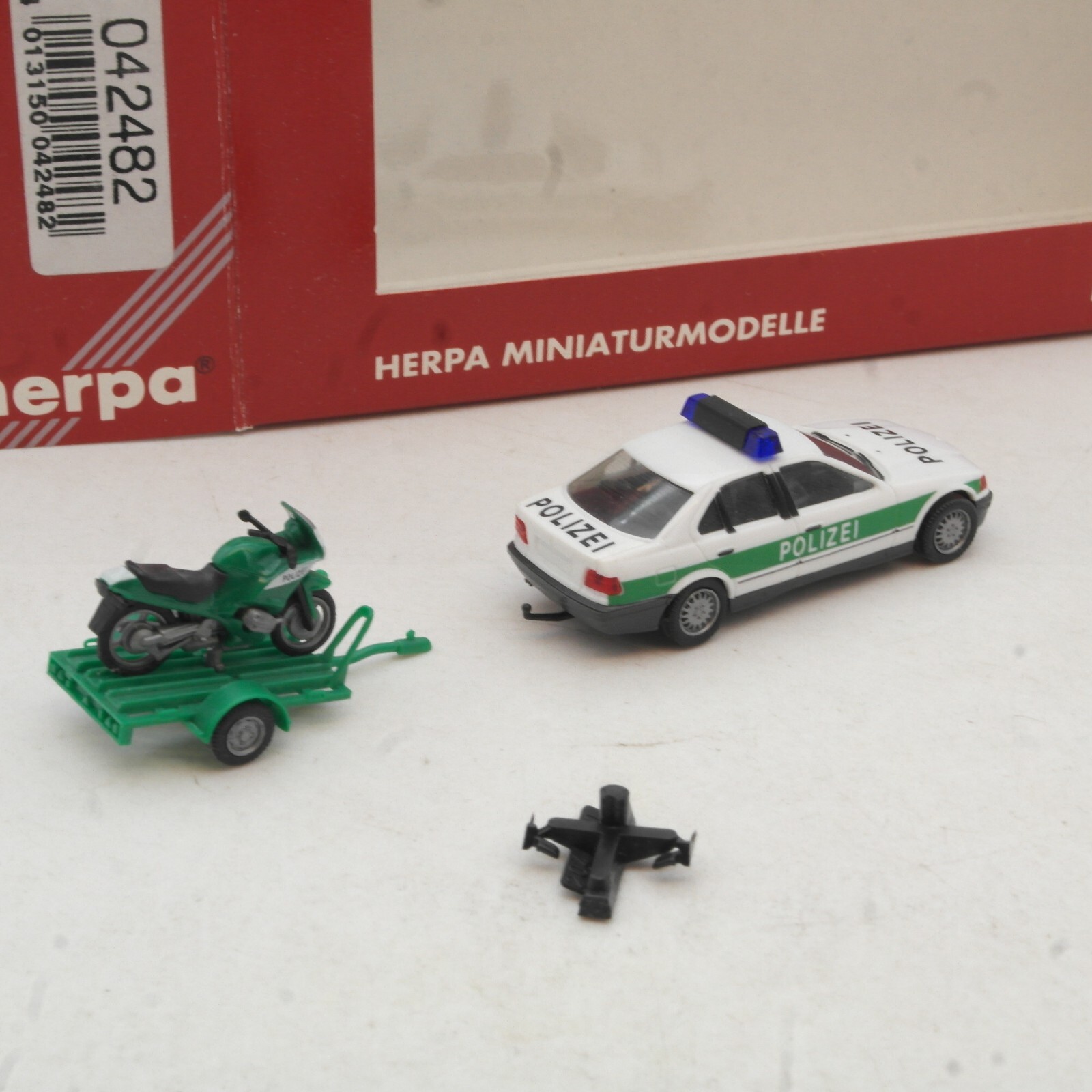 Herpa 1:87 042482 Set BMW 325i + Anhänger + Motorrad Polizei in OVP RG3770 – Bild 3