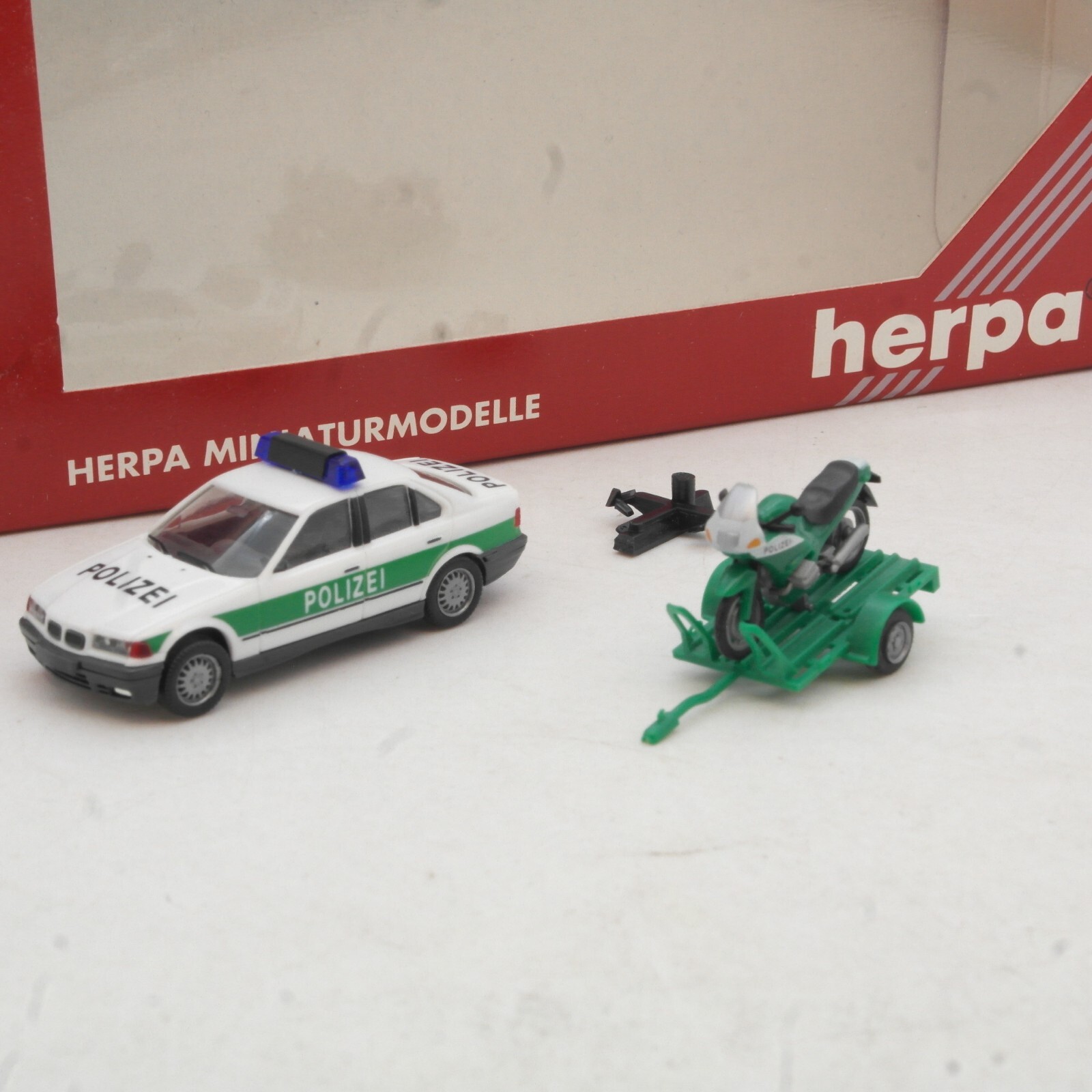 Herpa 1:87 042482 Set BMW 325i + Anhänger + Motorrad Polizei in OVP RG3770