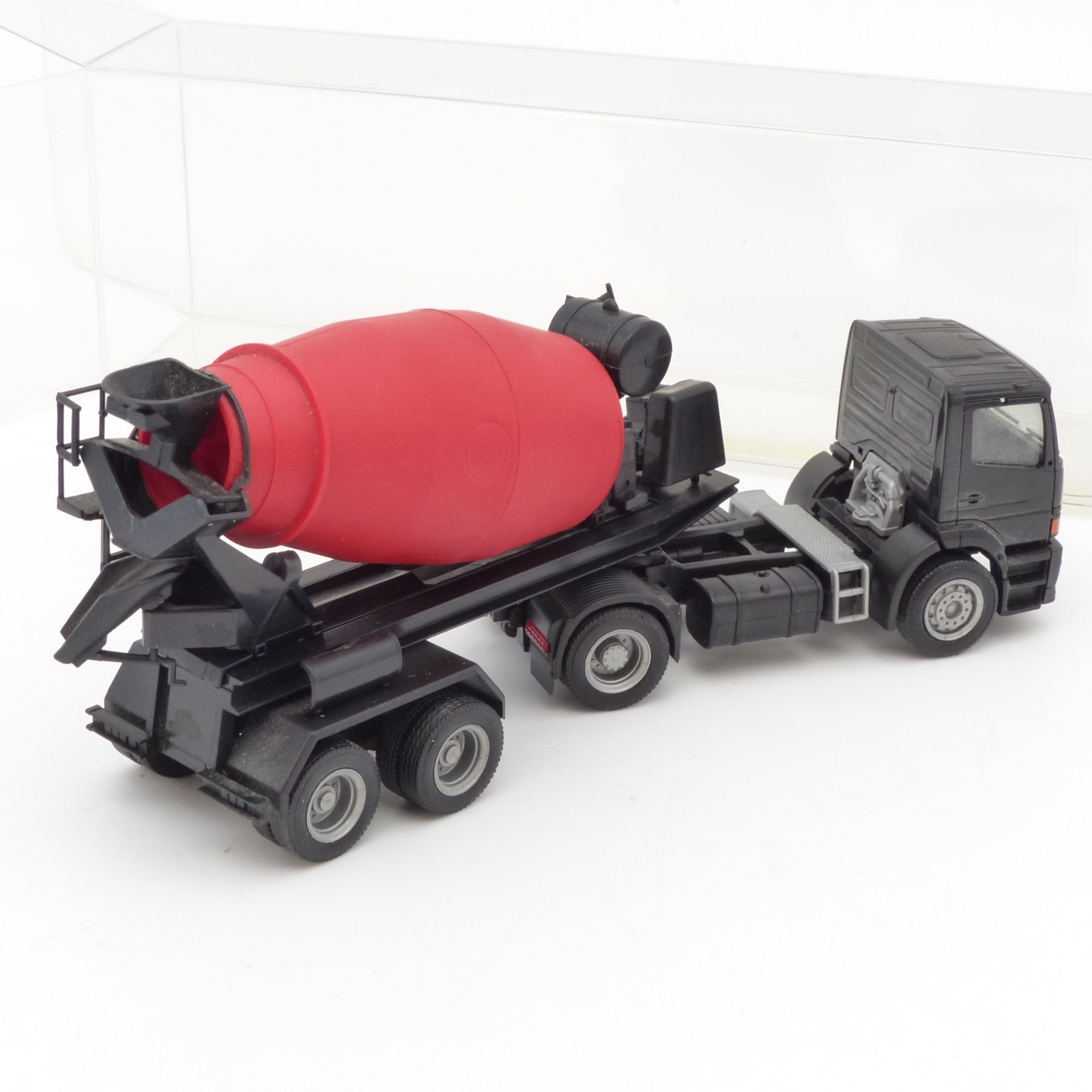 Herpa 1:87 MB Atego Betonmischer-Sattelzug zweifarbig in EVP EX8400 – Bild 3