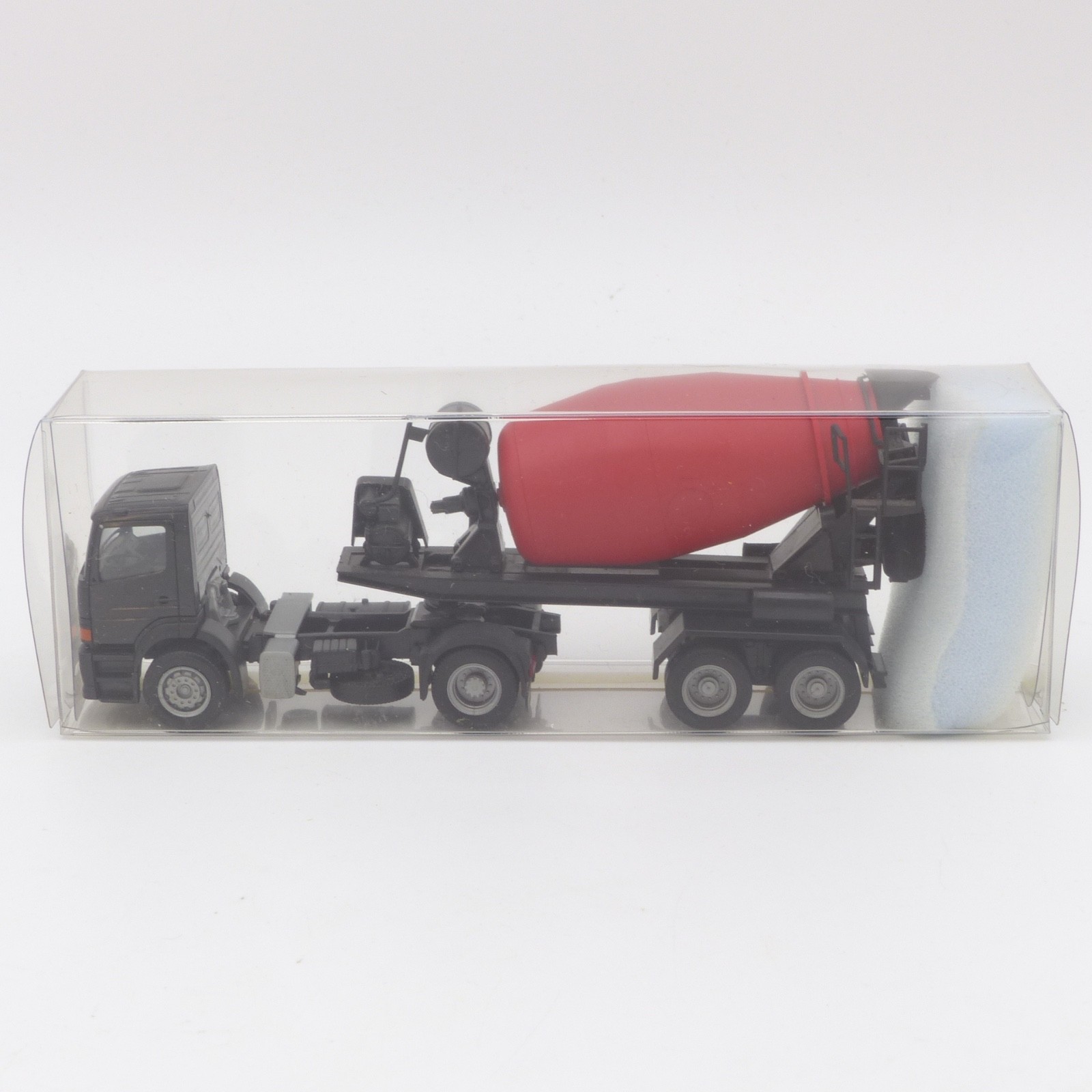 Herpa 1:87 MB Atego Betonmischer-Sattelzug zweifarbig in EVP EX8400 – Bild 4