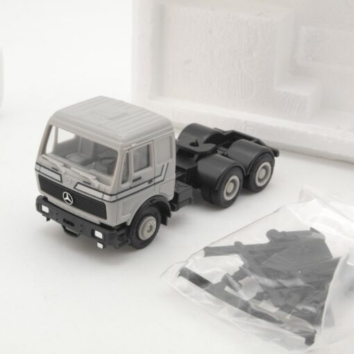 Herpa 1:87 Mercedes MB 2638 Zugmaschine in Box RR873