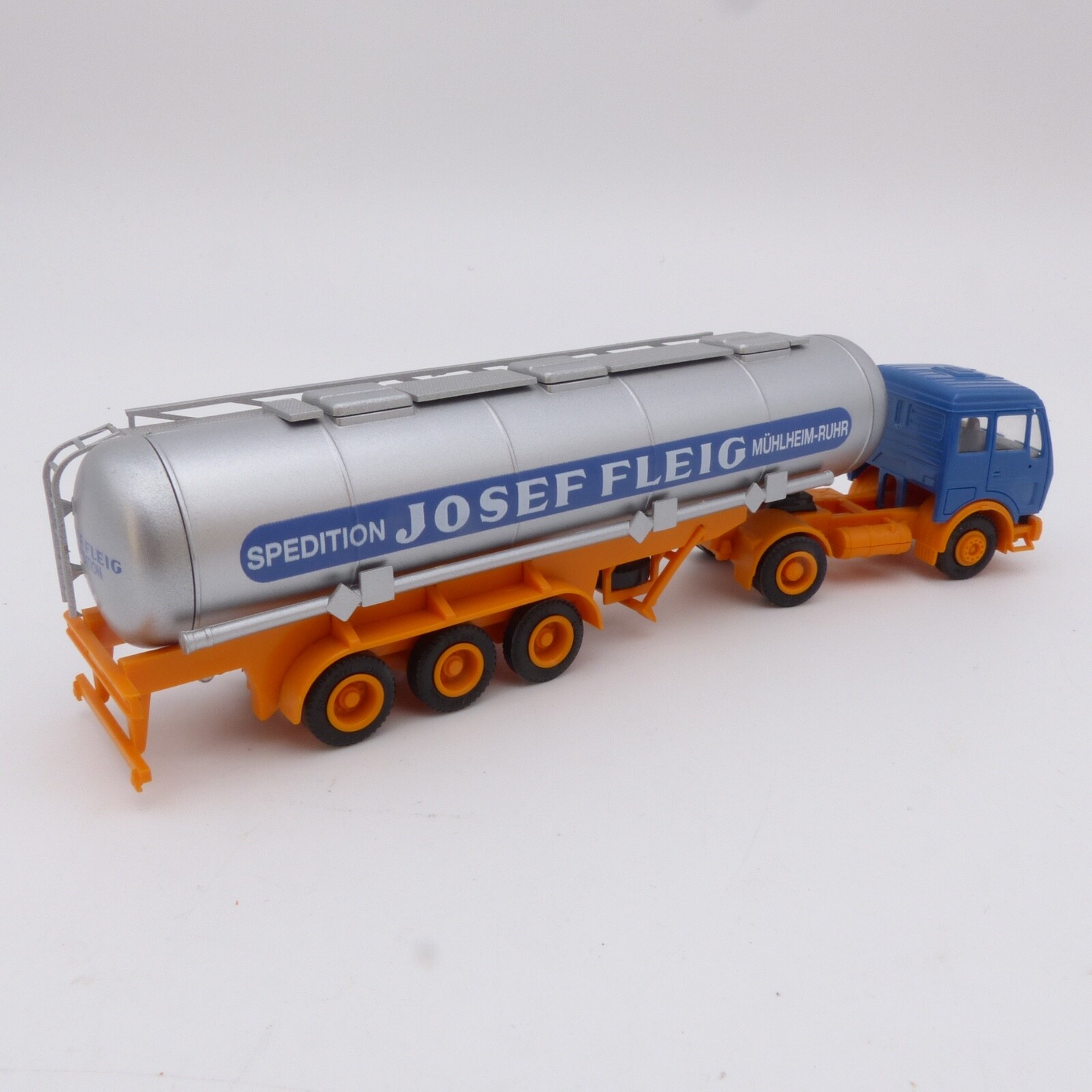 Herpa 1:87 Mercedes NG Tank-Sattelzug Josef Fleig siehe Bilder o. EX5520 – Bild 3