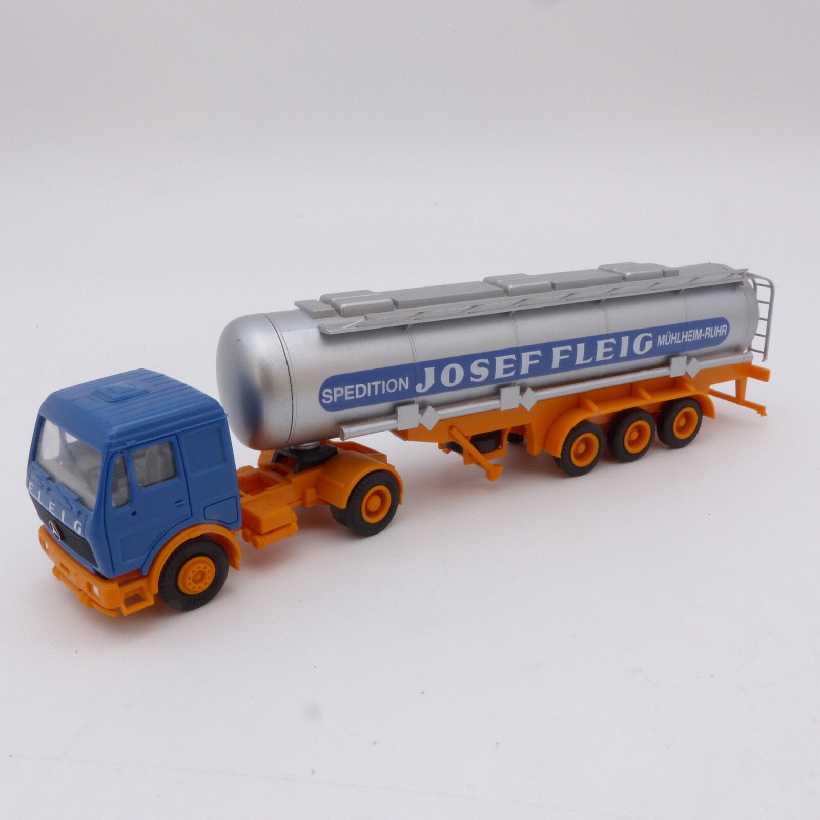 Herpa 1:87 Mercedes NG Tank-Sattelzug Josef Fleig siehe Bilder o. EX5520
