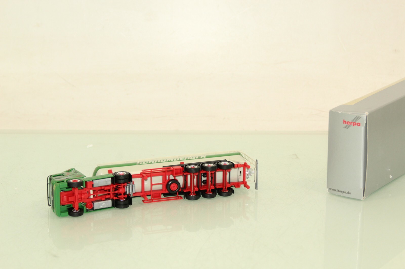 Herpa Exclusive 151948 Mercedes Actros-LH02 Tank-SZ "Schaumberger in OVP LW1964 – Bild 3