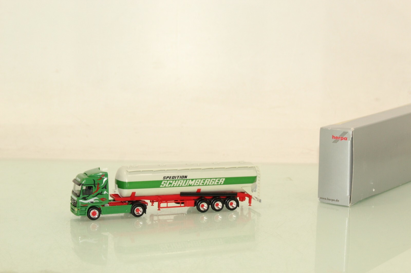 Herpa Exclusive 151948 Mercedes Actros-LH02 Tank-SZ "Schaumberger in OVP LW1964