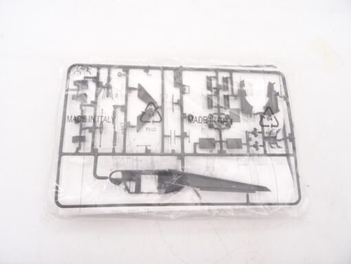 Italieri 1:72 No. 050 UH - IC Gunship in VP RR1656