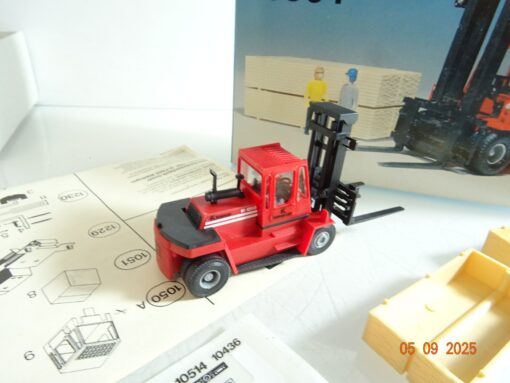 Kibri H0 10564 Kalmar Stapler teilweise gebaut, siehe Foto in OVP RR3297 – Bild 4