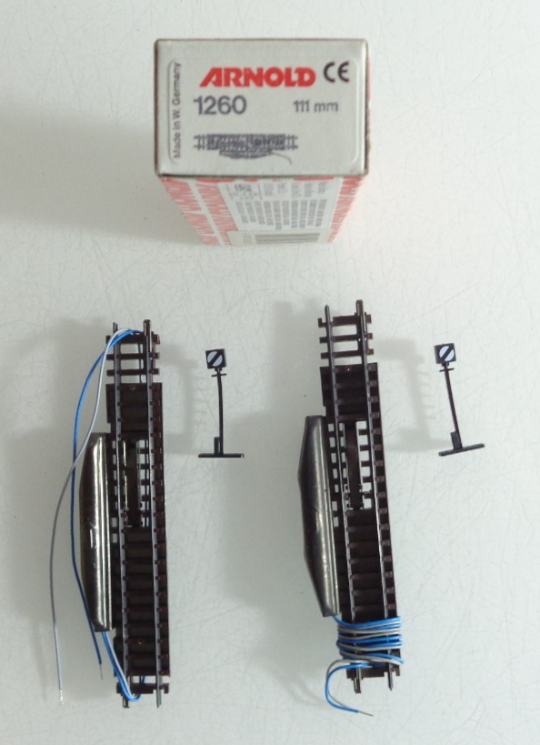Konvolut Arnold Spur N 1260 elektr. Entkupplungsgleis 2St. s. Foto in OVP PK1802