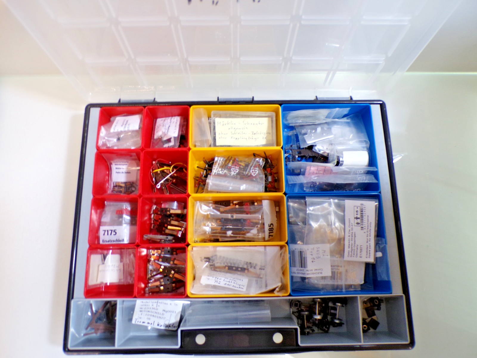 Konvolut H0 Kleinteile Kupplungen Schleifer etc. siehe Foto PK3047 o. – Bild 3