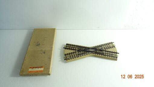 Märklin H0 3600 Kreuzung mit durchgehender Mittelleiter in OVP CK8806 o.