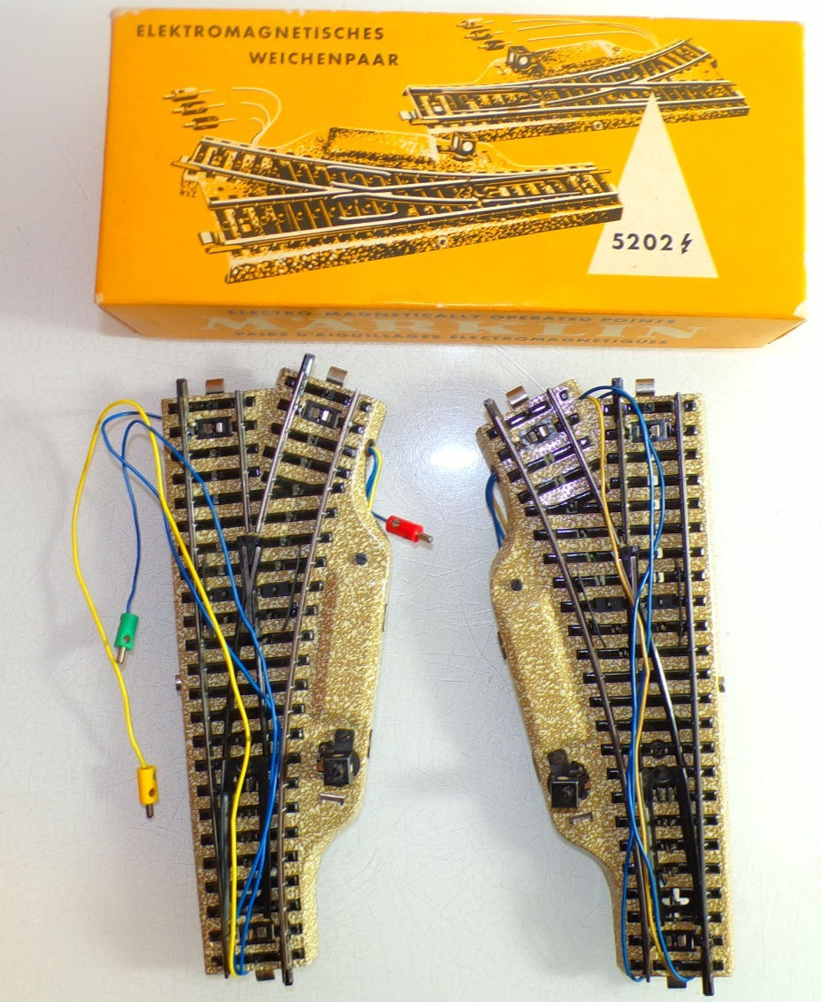 Märklin H0 M-Gleise 5203 5204 Elektro. Weichenpaar siehe Foto in OVP PK2232