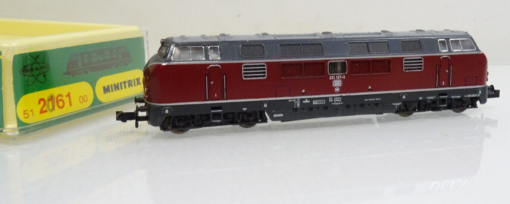 Minitrix N 2061 Diesellok BR 221 137-3 der DB in EVP LE1880