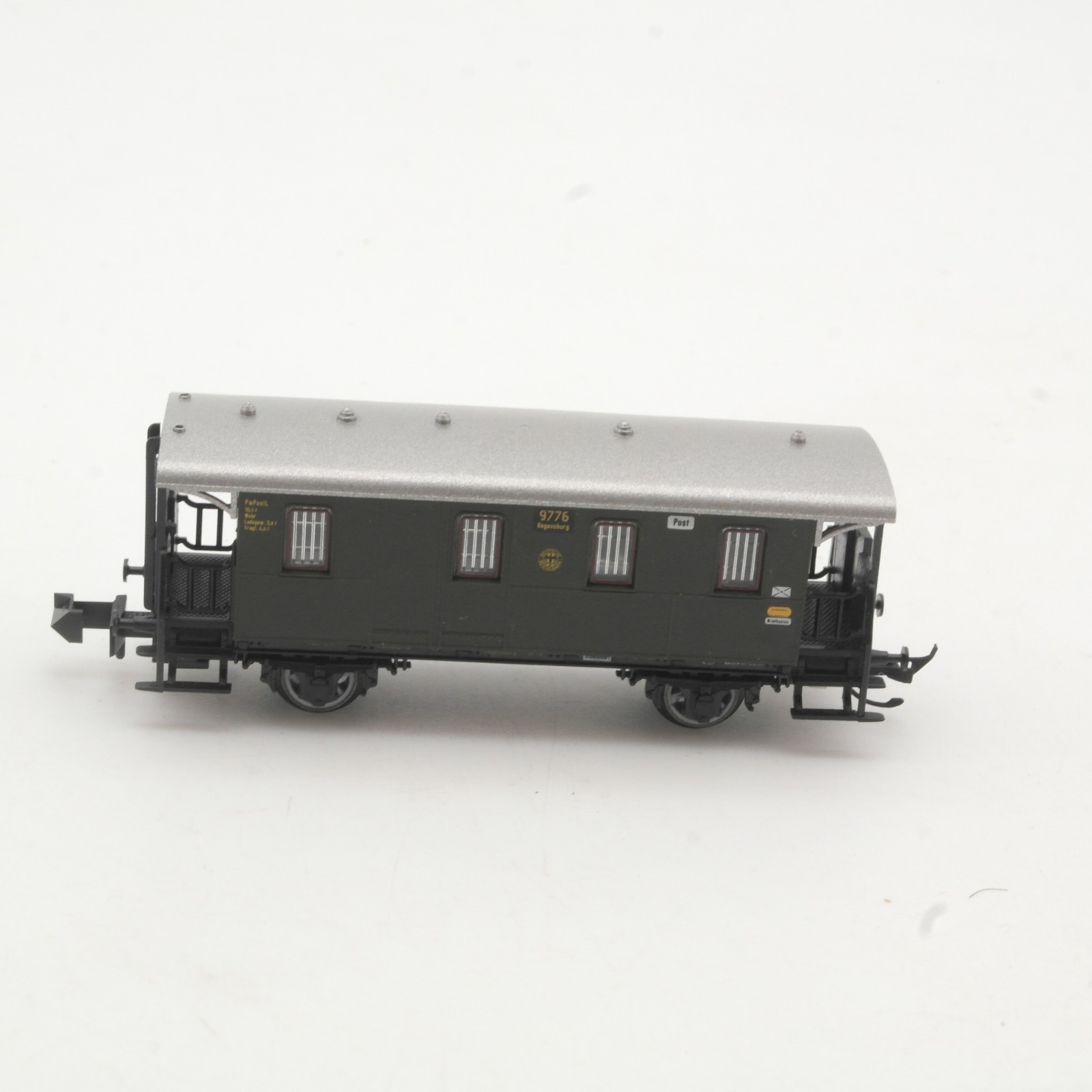 Minitrix N Gepäckwagen 9776 der DR RR5072 o. – Bild 3