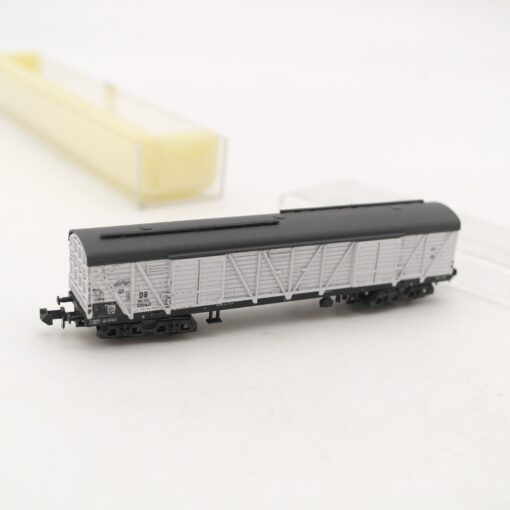 Minitrix N gedeckter Güterwagen 185034 der DB in EVP RR2093