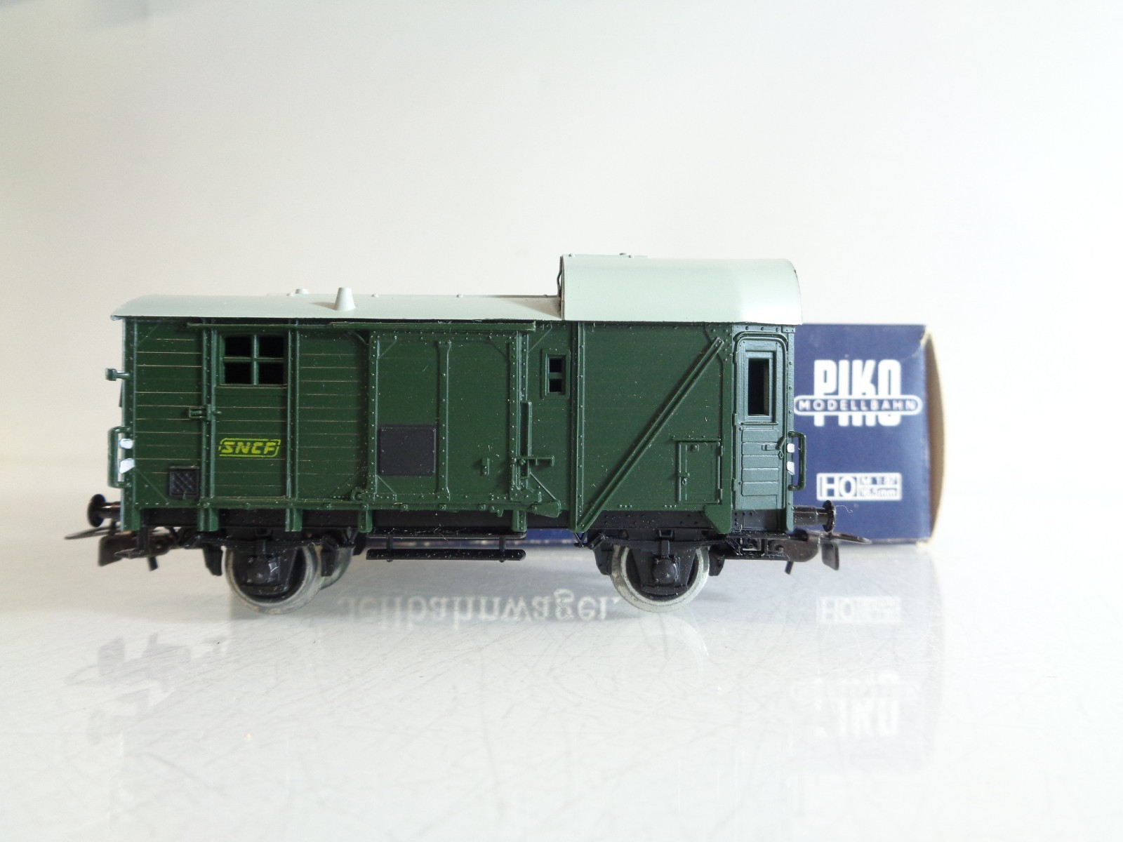 Piko H0 Güterzug Gepäckwagen der SNCF in EVP BH801 – Bild 3