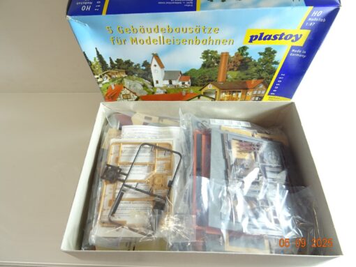 Plastoy H0 Bausatz 5 Gebäude Dorfset Zweinitz in OVP RR3261 – Bild 3