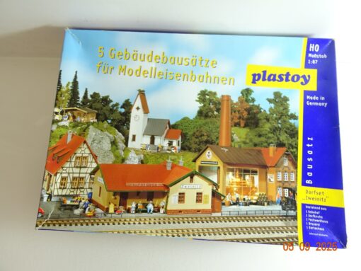 Plastoy H0 Bausatz 5 Gebäude Dorfset Zweinitz in OVP RR3261