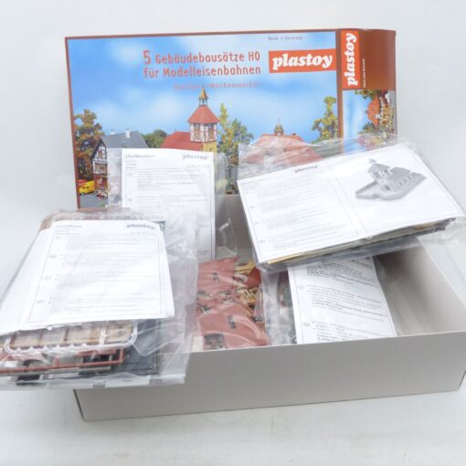 Plastoy H0 Bausatz Set 5 Gebäudesätze Dorfset Wochenmarkt in OVP EX6814 – Bild 4