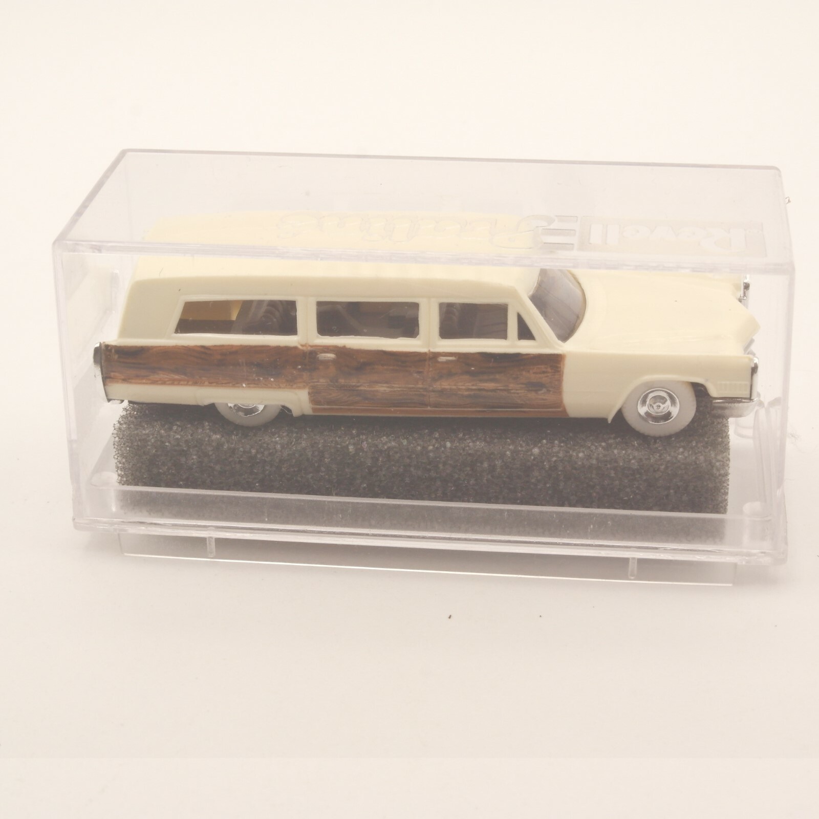 Praline 1:87 829050 Cadillac `66 Station Wagon Holzdesign Woody in OVP ER2112 – Bild 3